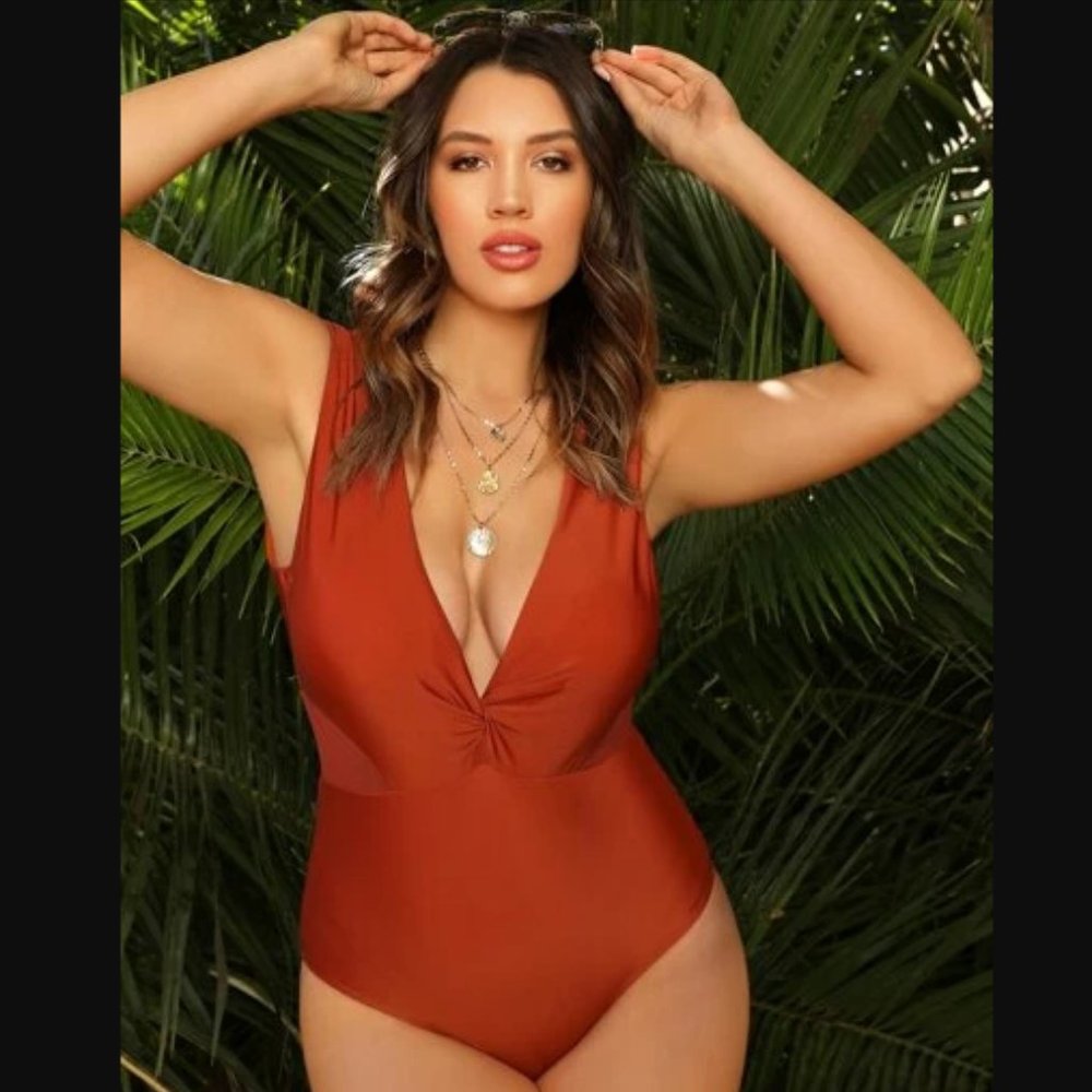 Plus Solid Twist One Piece Swimwear